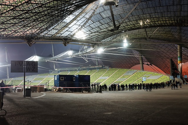 人在年轻球 人在年轻球